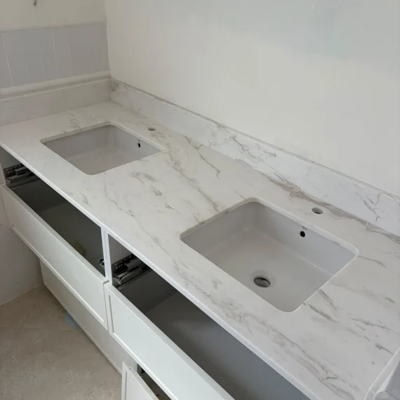 Mármol Volakas para encimeras de baño